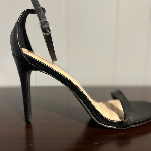 Anna Michelle Black Heels - Picture 8 of 16